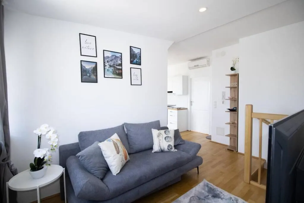 비엔나 Sunny & Cozy Penthouse With Balcony L Dg4'14 아파트 0*,  오스트리아