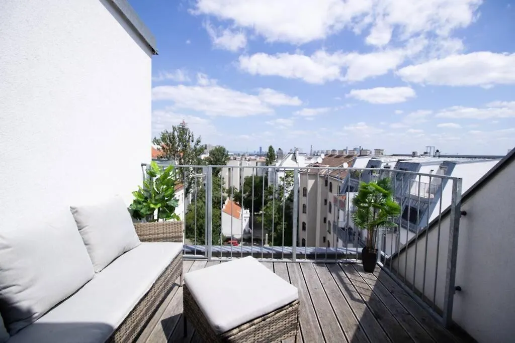 비엔나 Sunny & Cozy Penthouse With Balcony L Dg4'14 아파트 0*,