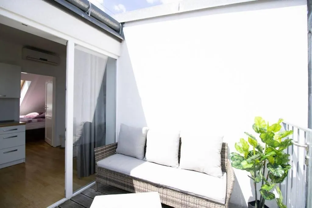 비엔나 Sunny & Cozy Penthouse With Balcony L Dg4'14 아파트 오스트리아